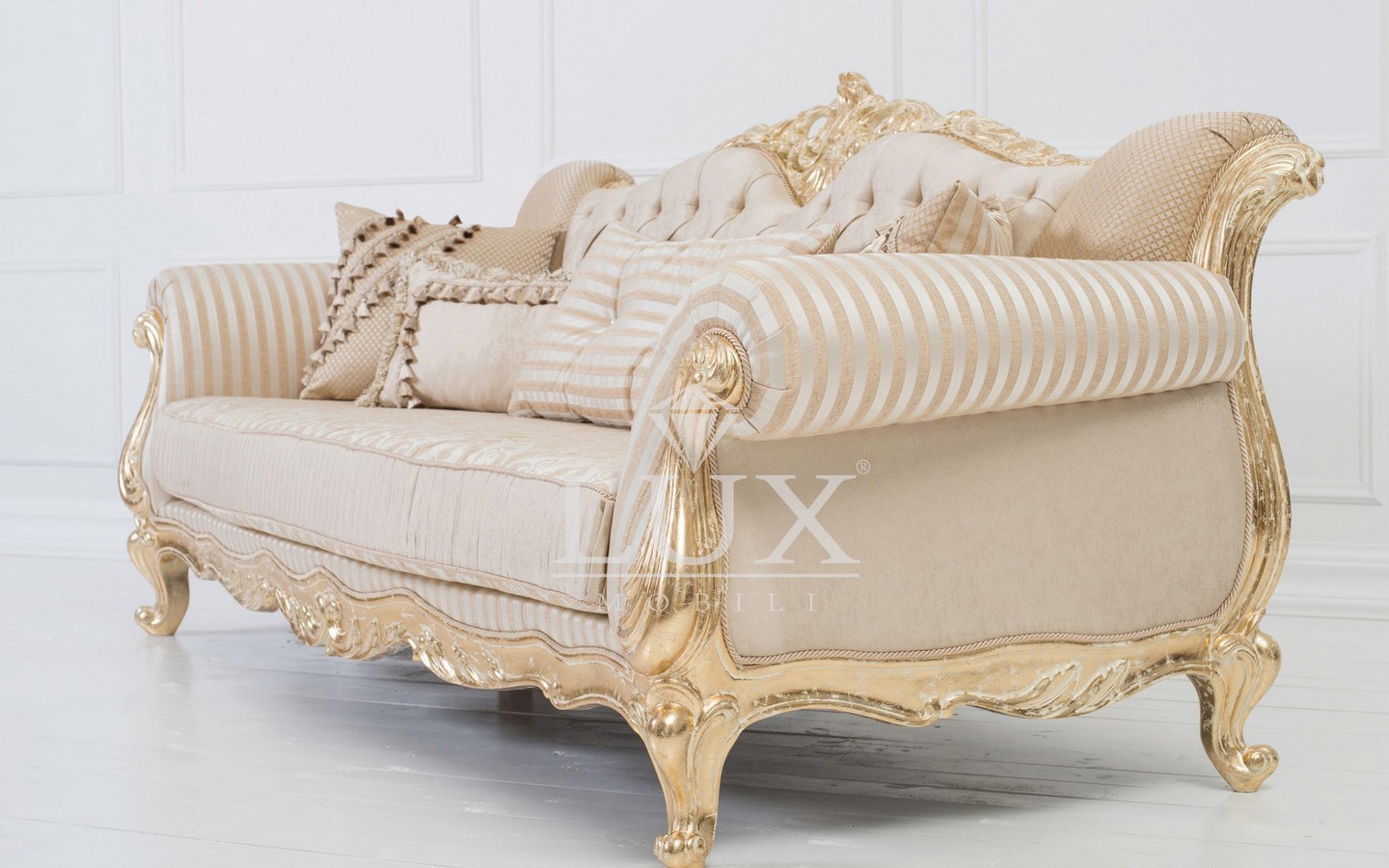 диван черно белый.